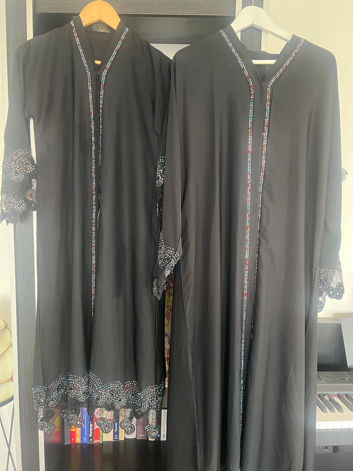 Elegante Zwarte Abaya met Strass en Kant moeder en dochter, Kleding | Dames, Jurken, Zwart, Zo goed als nieuw, Onder de knie, Ophalen