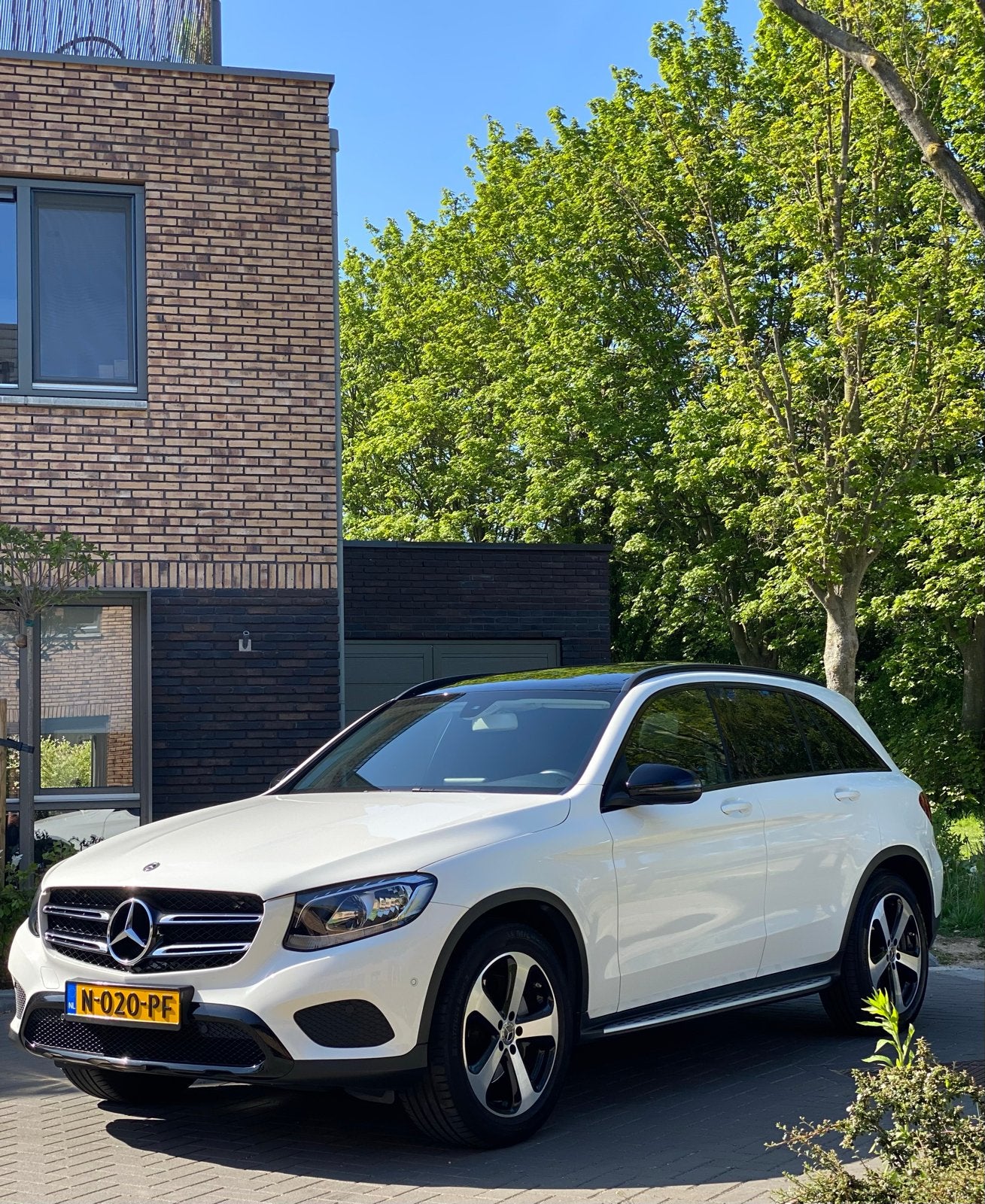 MERCEDES BENZ GLC250 4MATIC AUTOMAAT| PANO | WIT | NIEUW APK, Auto's, Automaat, Zwart, 4 cilinders, Wit