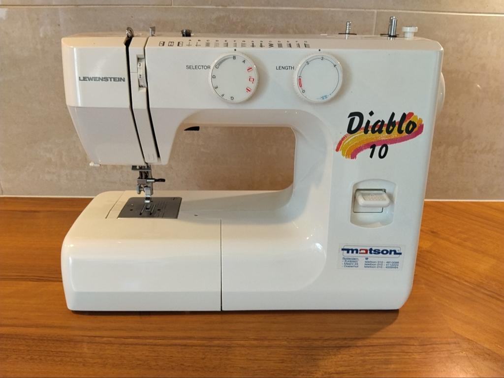 Lewenstein Diablo 10 Naaimachine - Zeer Netjes, Hobby en Vrije tijd, Naaimachines en Toebehoren, Ophalen, Zo goed als nieuw, Naaimachine