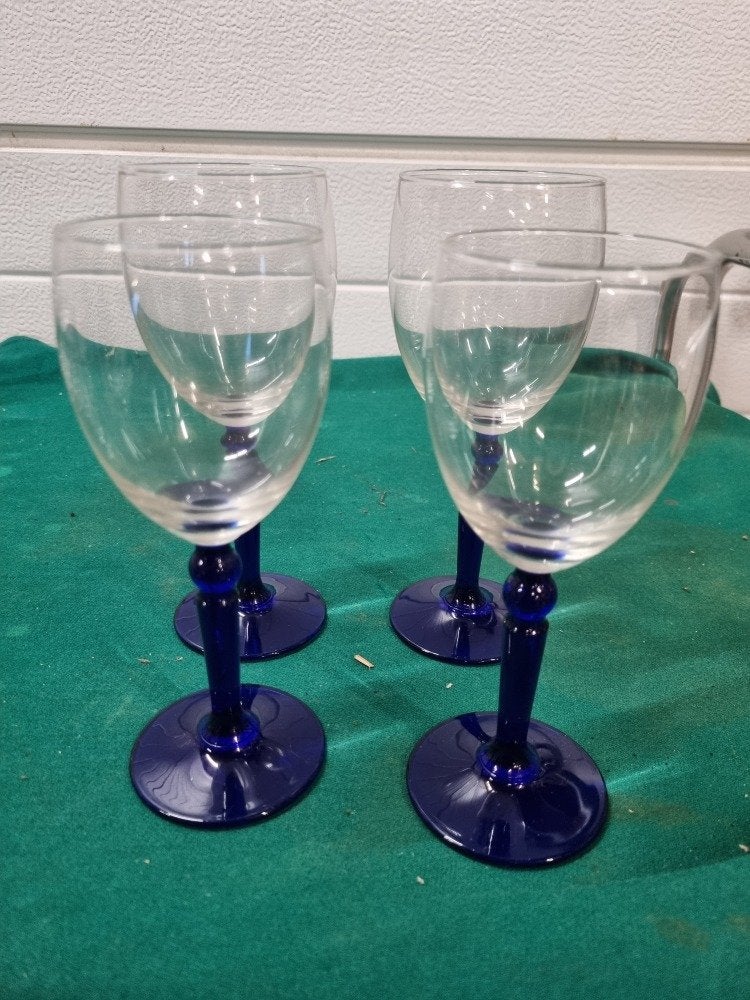 wijnglazen met blauwe voet vintage, Verzamelen, Glas en Borrelglaasjes, Ophalen of Verzenden, 'T Olde Gre-j, Info@toldegrej.nl