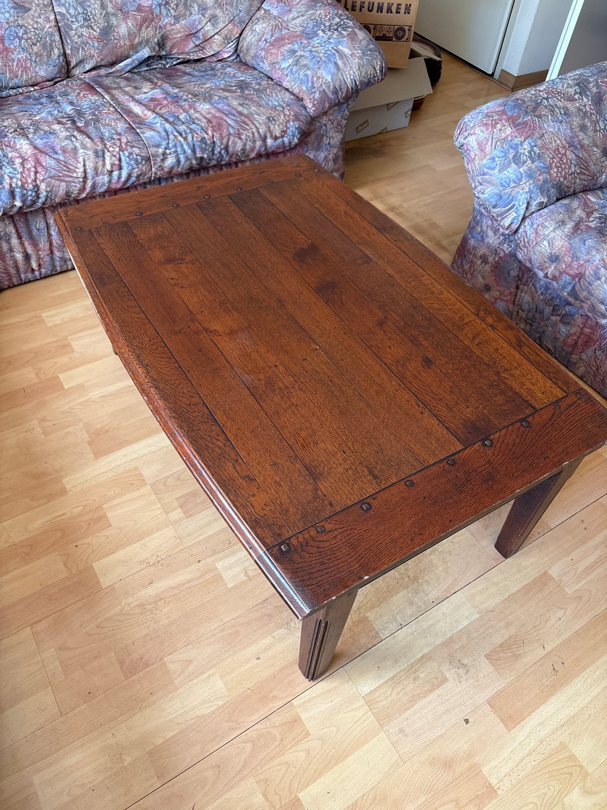 Robuuste houten salontafel - Klassiek design, Huis en Inrichting, Tafels | Salontafels, Ophalen, Gebruikt, 100 tot 150 cm, 50 tot 100 cm
