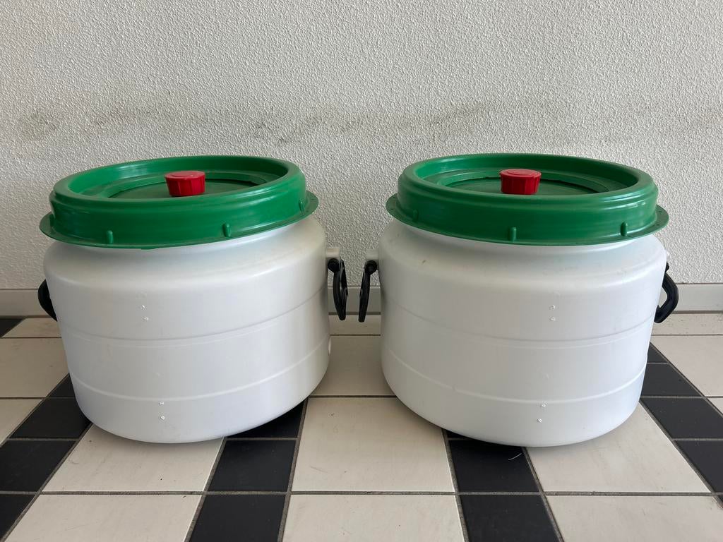 2 Gist tanks, Ophalen of Verzenden