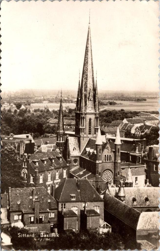 Sittard - Basiliek, Verzamelen, Ansichtkaarten | Nederland, Verzenden, 1940 tot 1960, Gelopen, Limburg