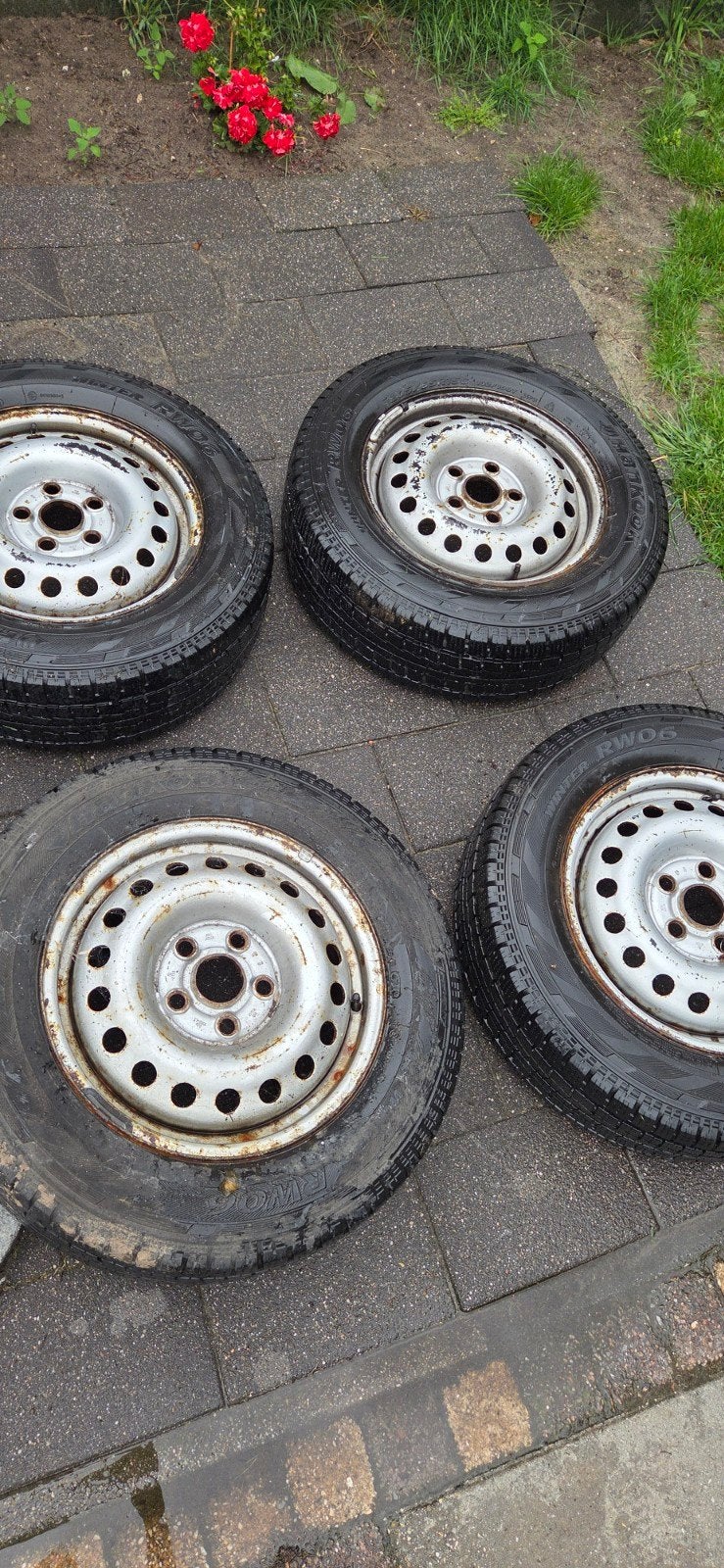 4 stalen velgen met Hankook winterbanden 205/65/R15c, Auto-onderdelen, Banden en Velgen, Ophalen, 15 inch, Banden en Velgen, Bestelwagen