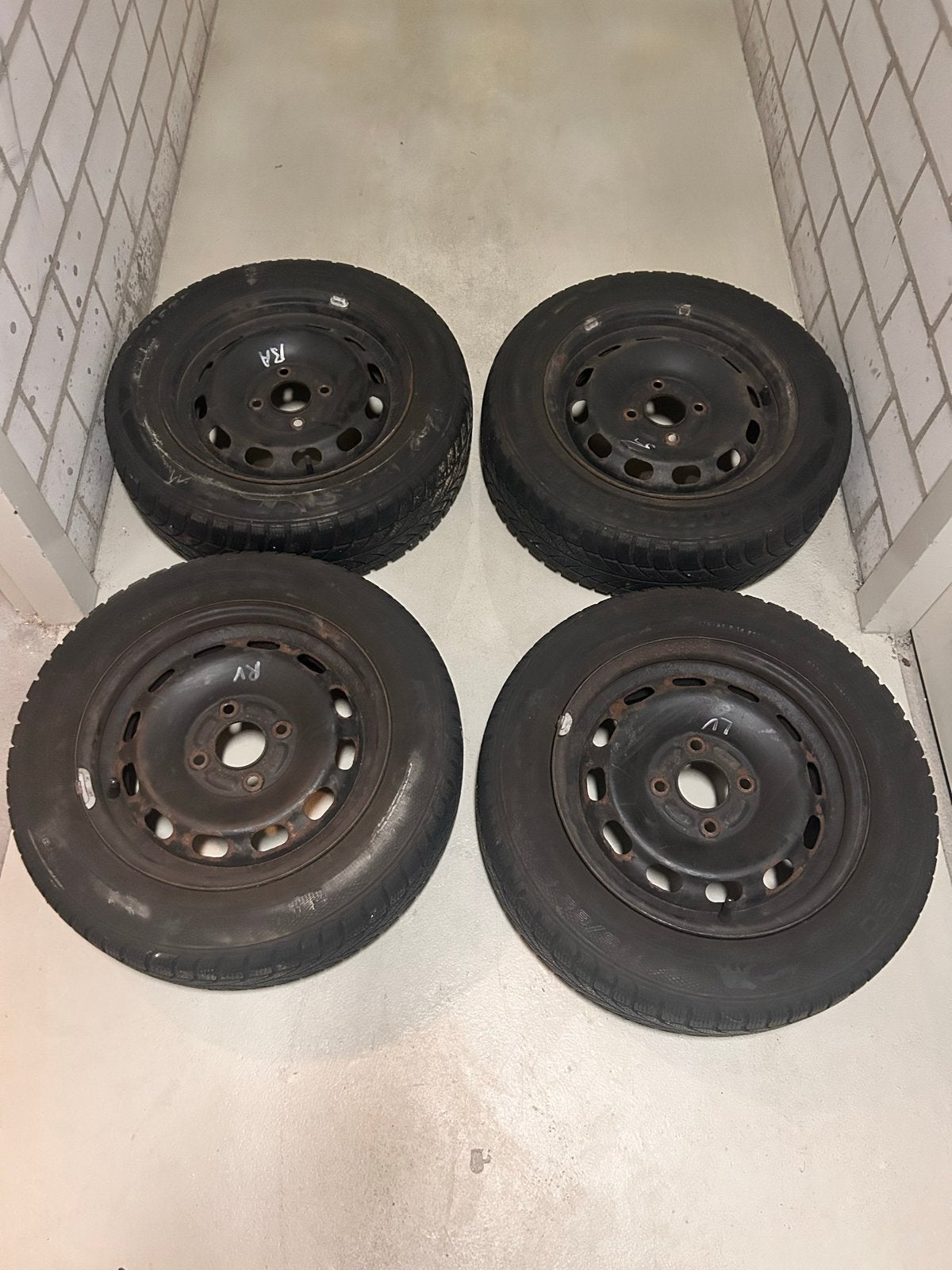 4 Winterbanden met stalen velgen 175/65/R14 Ford Fiesta, Ophalen, Gebruikt