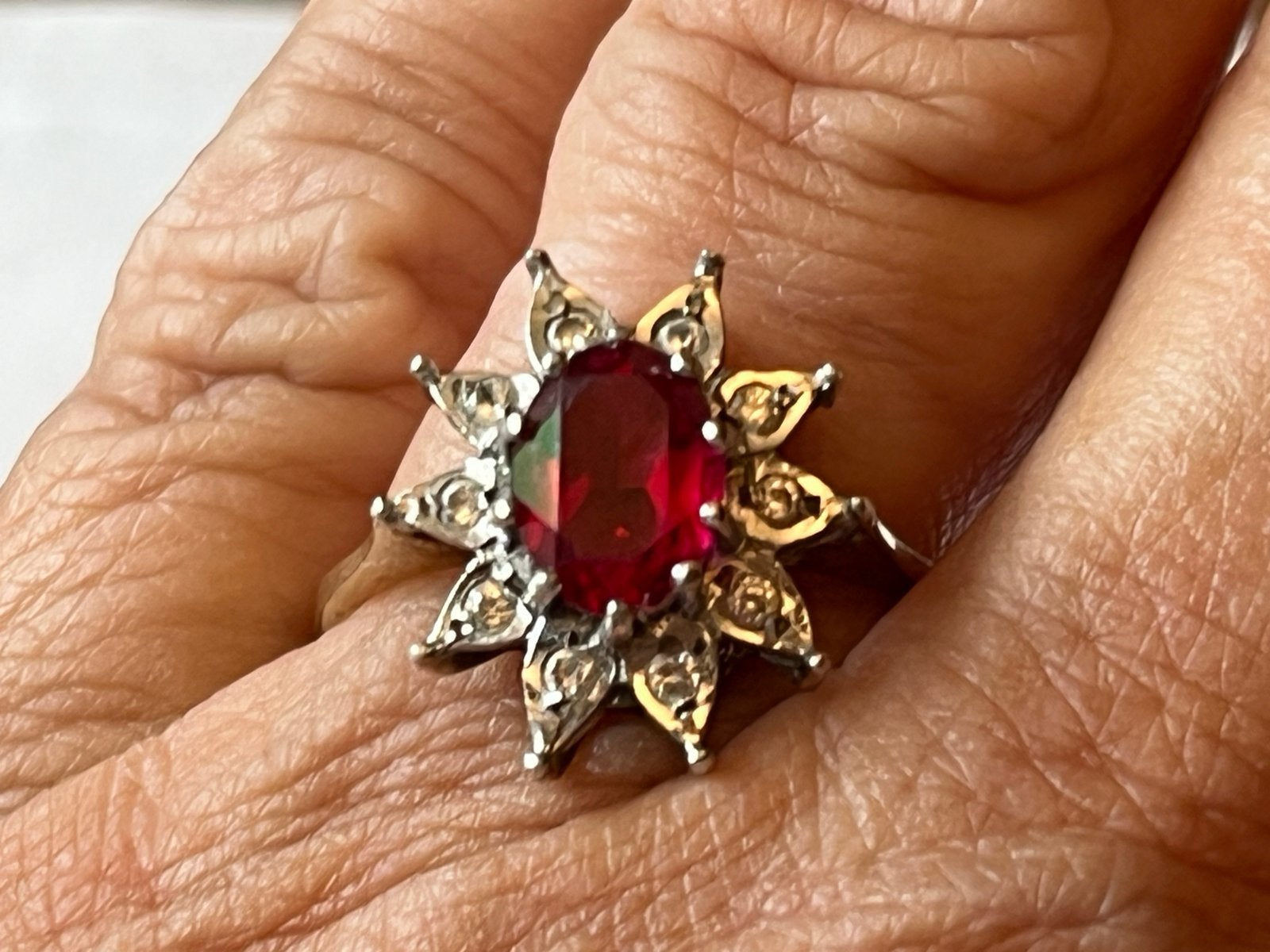 Gouden ring met Robijn en Diamant - Maat 18,5, 18 tot 19, Verzenden, Zo goed als nieuw, Met edelsteen