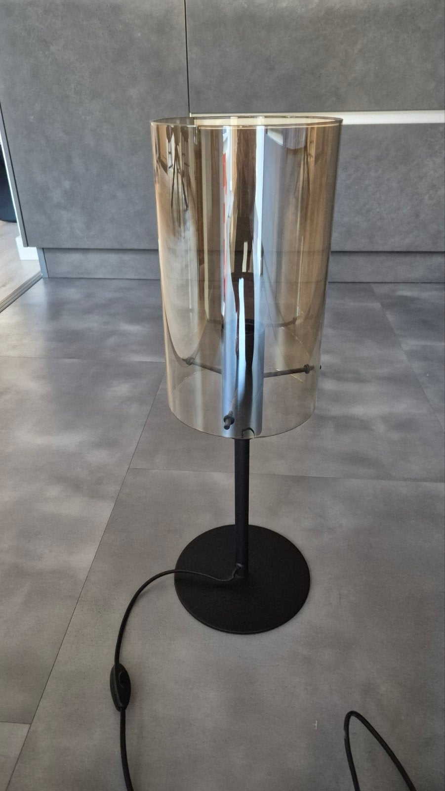 Moderne tafel- en staande lamp met cilinder rookglas kap., Ophalen, Gebruikt, Met schakelaar, E27 (groot)