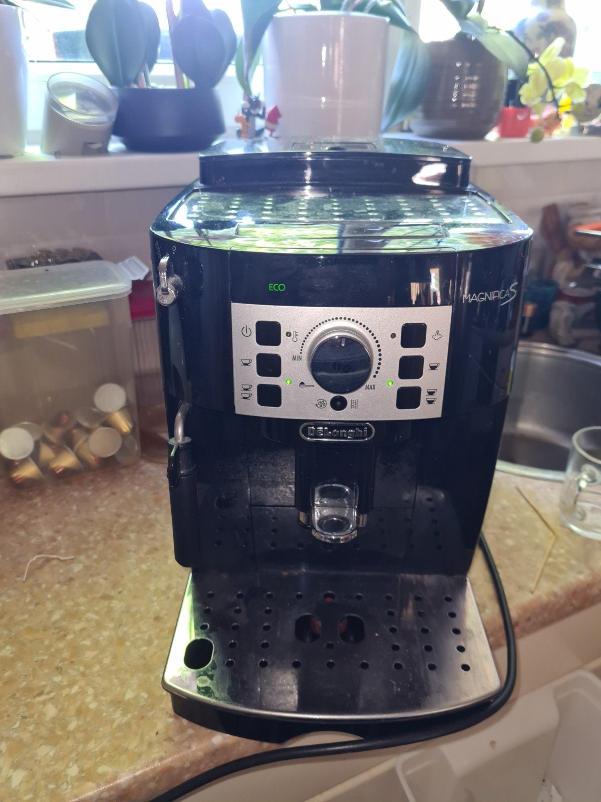 De'Longhi Magnifica S volautomatische espressomachine, Witgoed en Apparatuur, Koffiezetapparaten, Gebruikt, Espresso apparaat