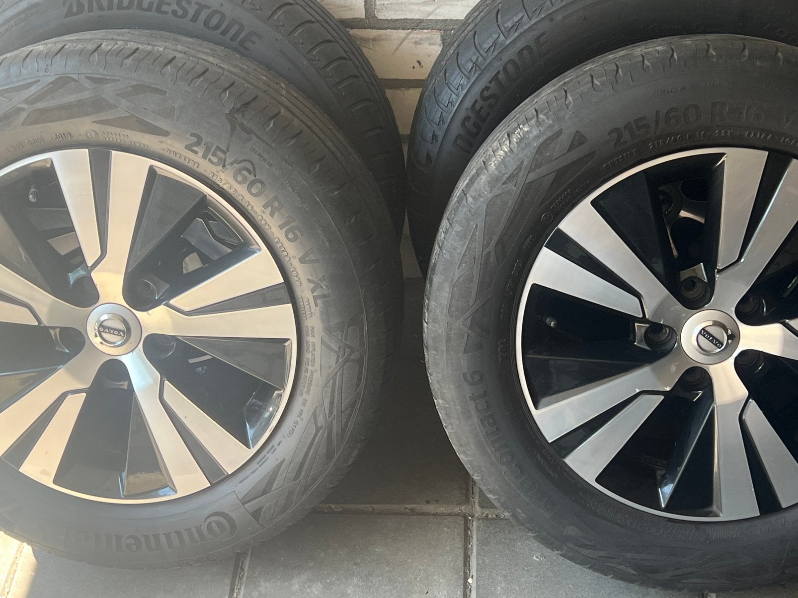 Tekoop  origineel 16inch Volvo V60 velgen met zomerbanden, Auto-onderdelen, Banden en Velgen, Ophalen, 215 mm, Velg(en), 16 inch