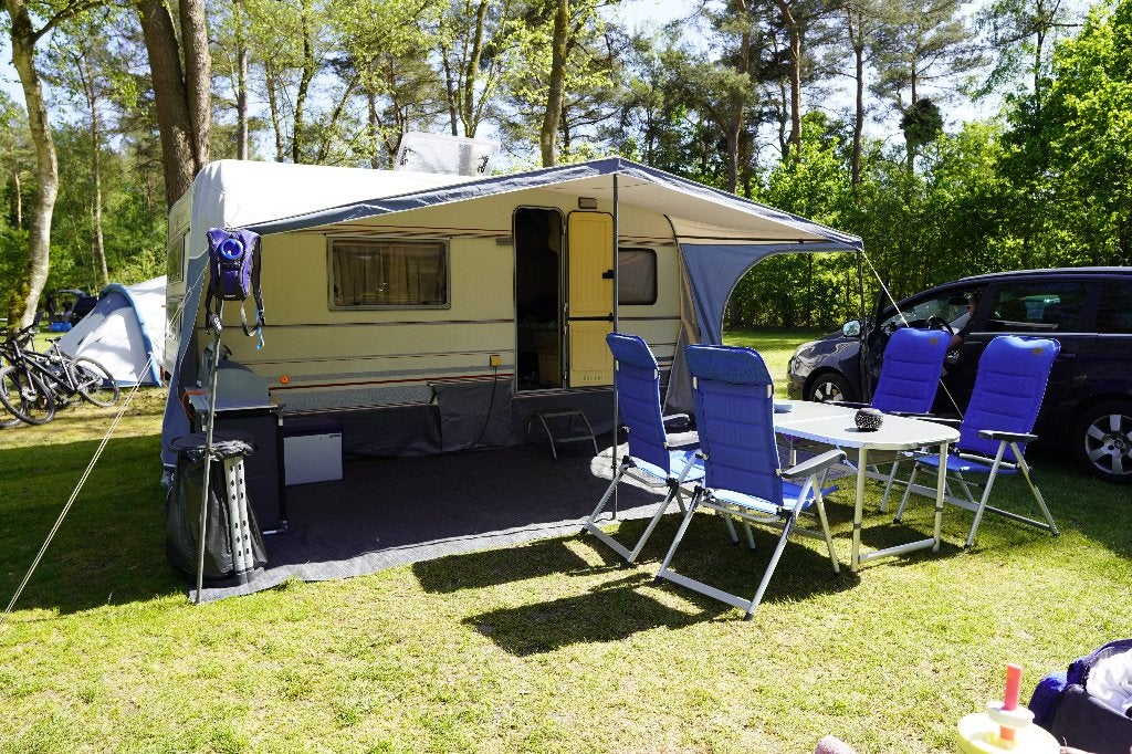 LMC caravan 5 pers. met stapelbed en vast 2-persoonsbed, Treinzit, 750 - 1000 kg, LMC en Münsterland, Vast bed