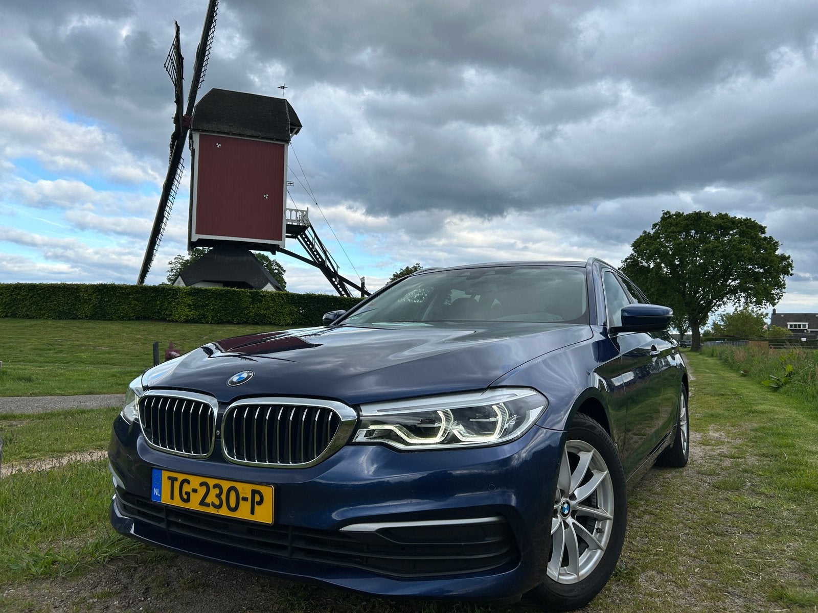 BMW 5-Serie 520i || NL Auto-Leder-360-Panodak-Trekhaak, 1998 cc, Achterwielaandrijving, 1610 kg, 4 cilinders