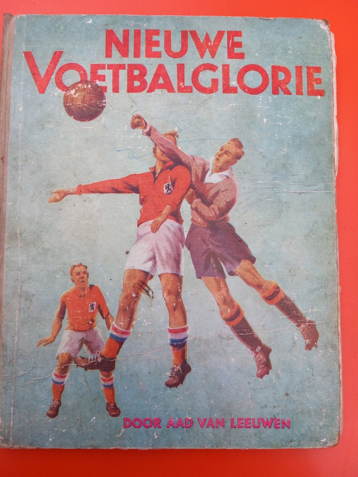 Nieuwe Voetbalglorie - A. van Leeuwen (1948), Ophalen of Verzenden, Gelezen, A. van Leeuwen, Balsport