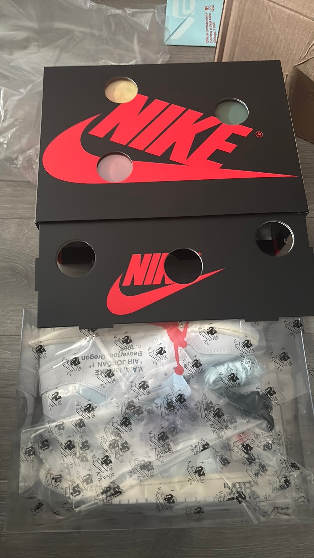 Jordan 1 Retro High Virgil Abloh Archive Alaska maat 42,5, Ophalen of Verzenden, Nieuw, Wanddecoratie