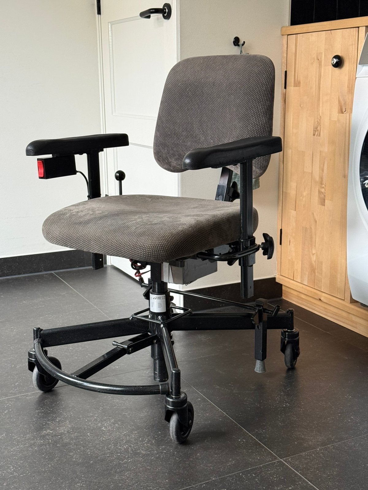 Mooie Mercado Real trippelstoel, elektrisch tot 80 cm hoog!, Diversen, Ophalen, Gebruikt