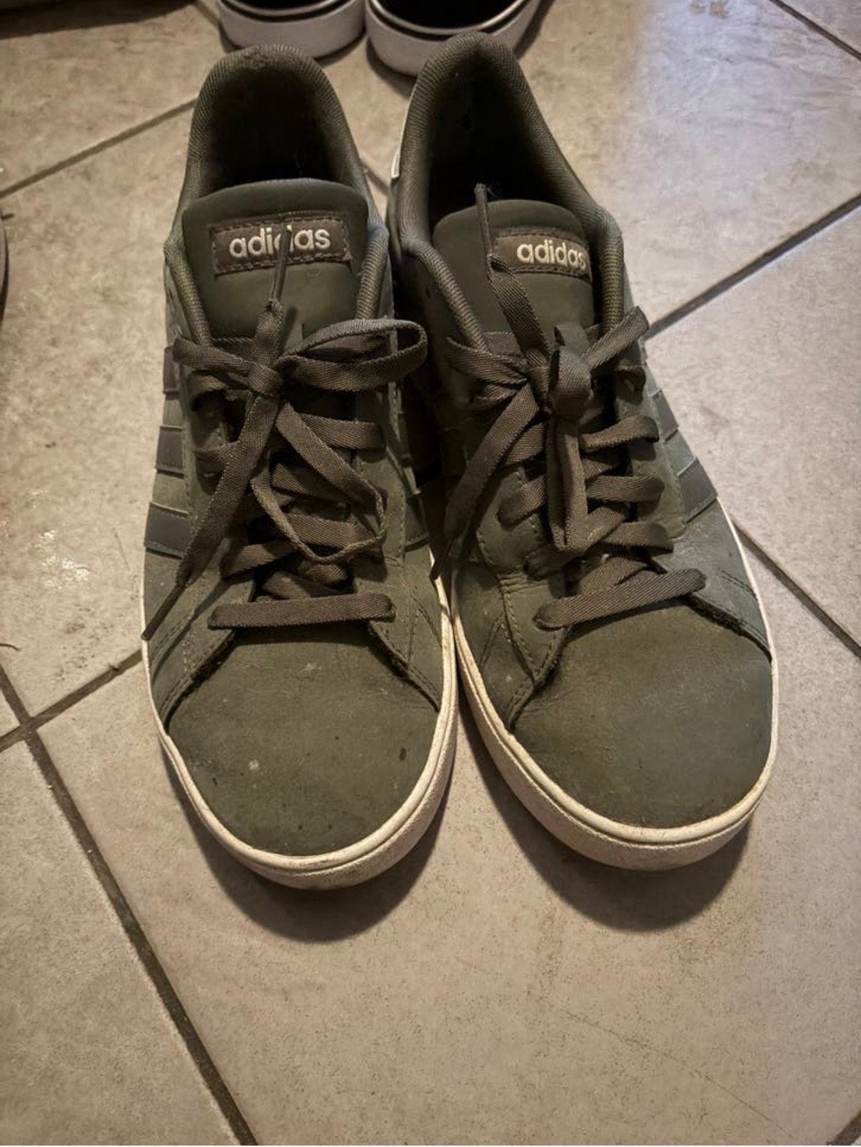 Donkergroene Adidas maat 42,5, Ophalen of Verzenden, Zo goed als nieuw, Overige kleuren