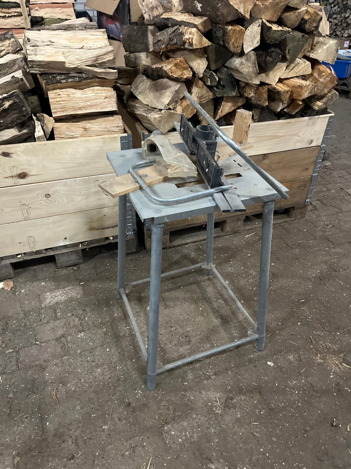 Frees- en Zaagtafel - Compact en Veelzijdig (50x50x81cm), Ophalen, Gebruikt, Overige typen