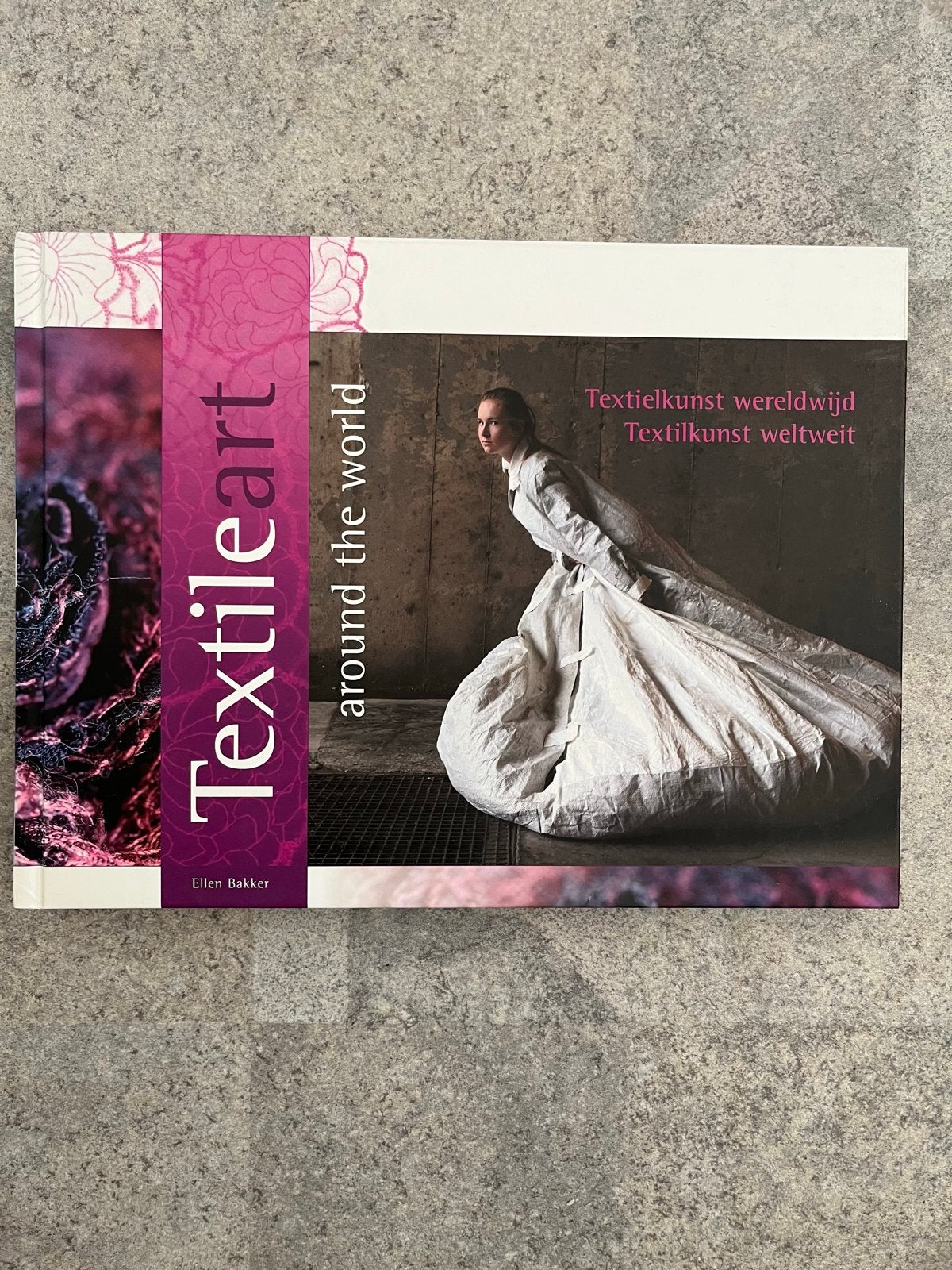 Textileart around the world - Textielkunst wereldwijd, Ophalen of Verzenden, Zo goed als nieuw, Overige onderwerpen
