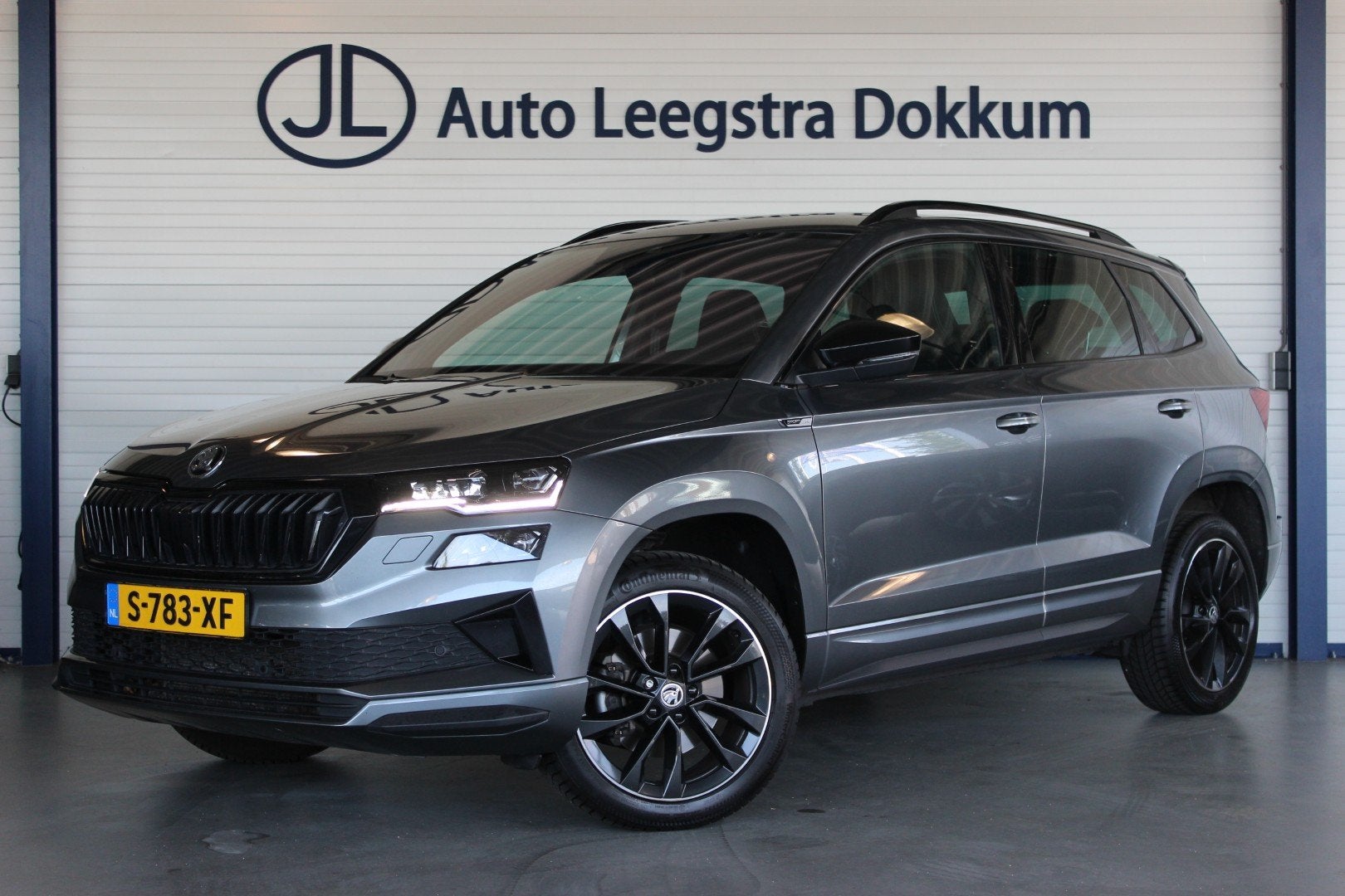 Skoda Karoq 1.5 TSI ACT Sportline Business Facelift | Trekha, Stof, 4 cilinders, SUV of Terreinwagen, Zilver of Grijs