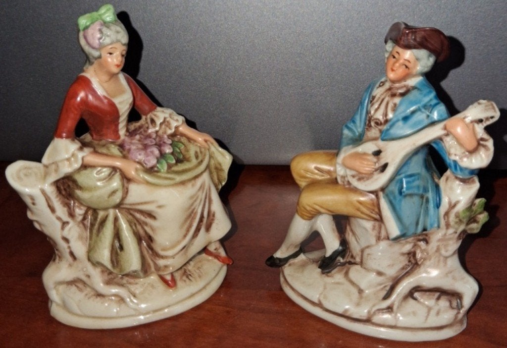 set van 2 porseleinen beeldjes, man en vrouw, Huis en Inrichting, Ophalen of Verzenden, Zo goed als nieuw, Overige materialen