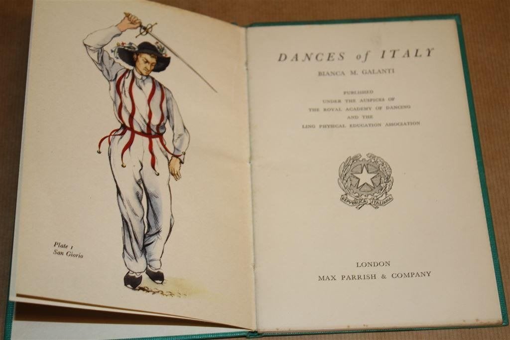 Dances of Italy [1950]. Handboek Europese volksdansen., Boeken, Kunst en Cultuur | Dans en Theater, Ophalen of Verzenden, Gelezen