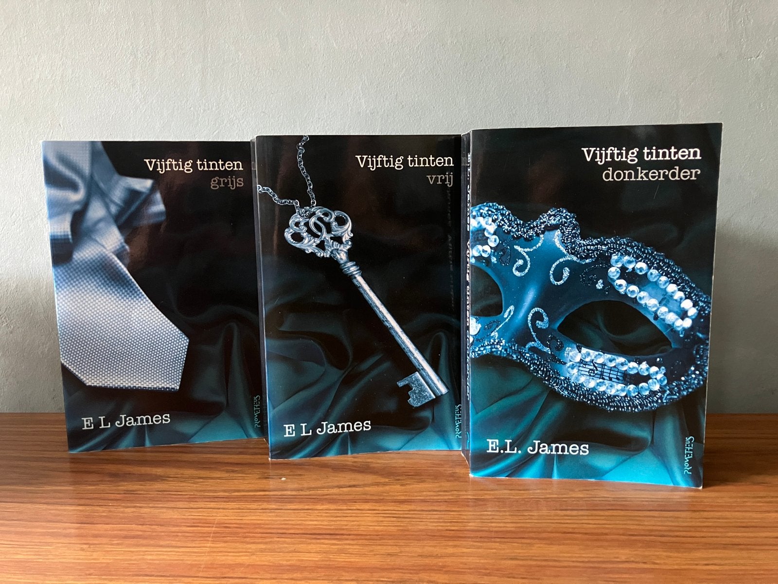 Vijftig tinten grijs trilogie - E.L. James, Boeken, Ophalen of Verzenden, Zo goed als nieuw