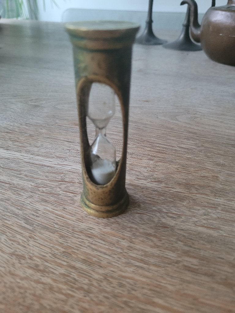 Messing zandloper, Ophalen