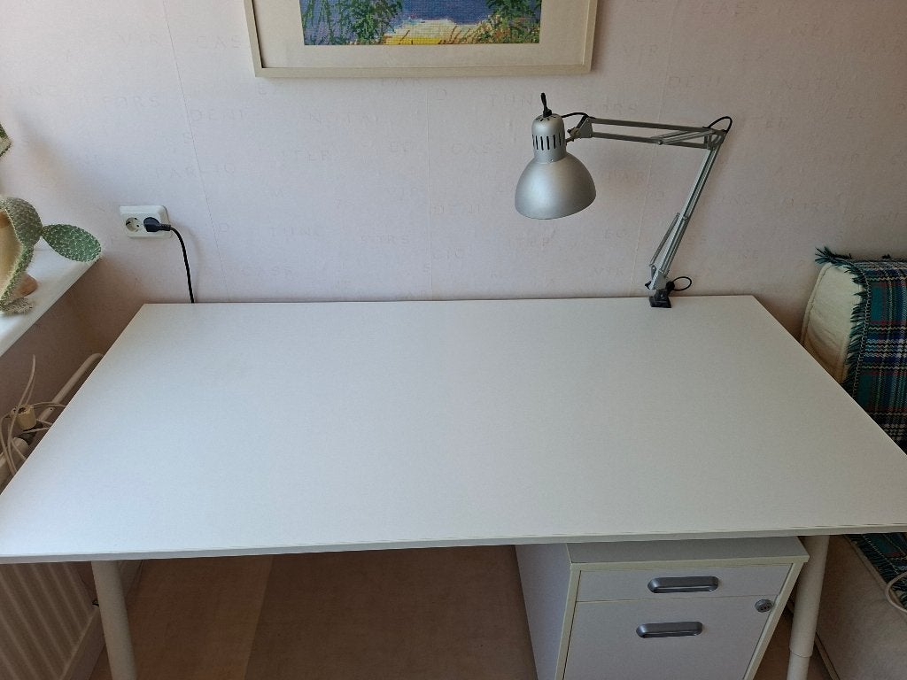 Wit bureau met ladeblok en bureaulamp, Huis en Inrichting, Tafels | Eettafels, Ophalen, Overige materialen, Gebruikt, 100 tot 150 cm
