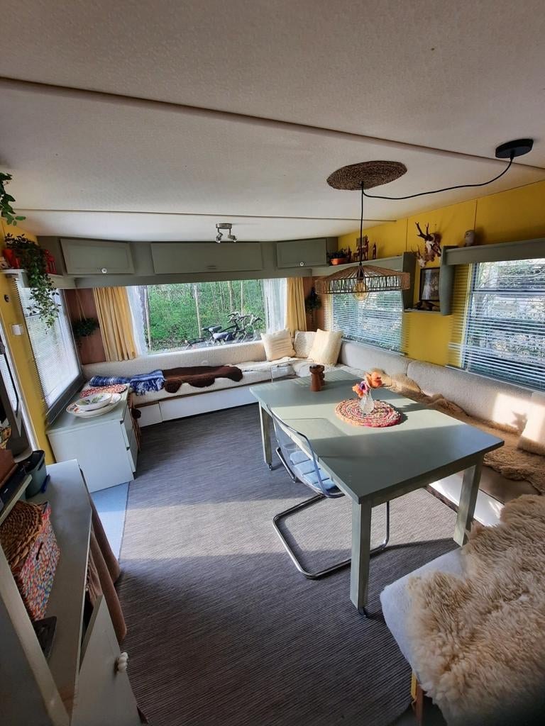 Te huur ruime stacaravan op camping Bakkum, Vakantie, Campings, Tv, Aan zee, Dorp
