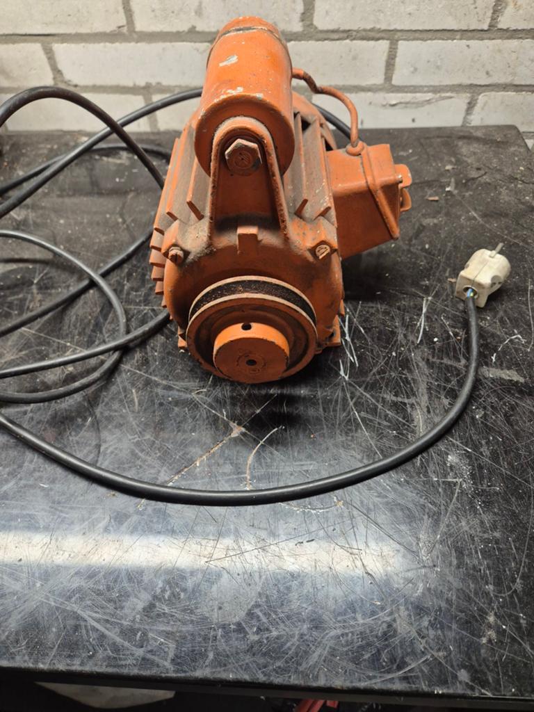 Elektromotor 220v, 25 tot 100 liter, Ophalen of Verzenden, Gebruikt