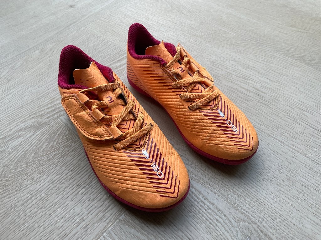 kipsta voetbalschoenen maat 30 zga nieuwe noppen, Sport en Fitness, Voetbal, Gebruikt, Maat XS of kleiner, Schoenen, Ophalen of Verzenden