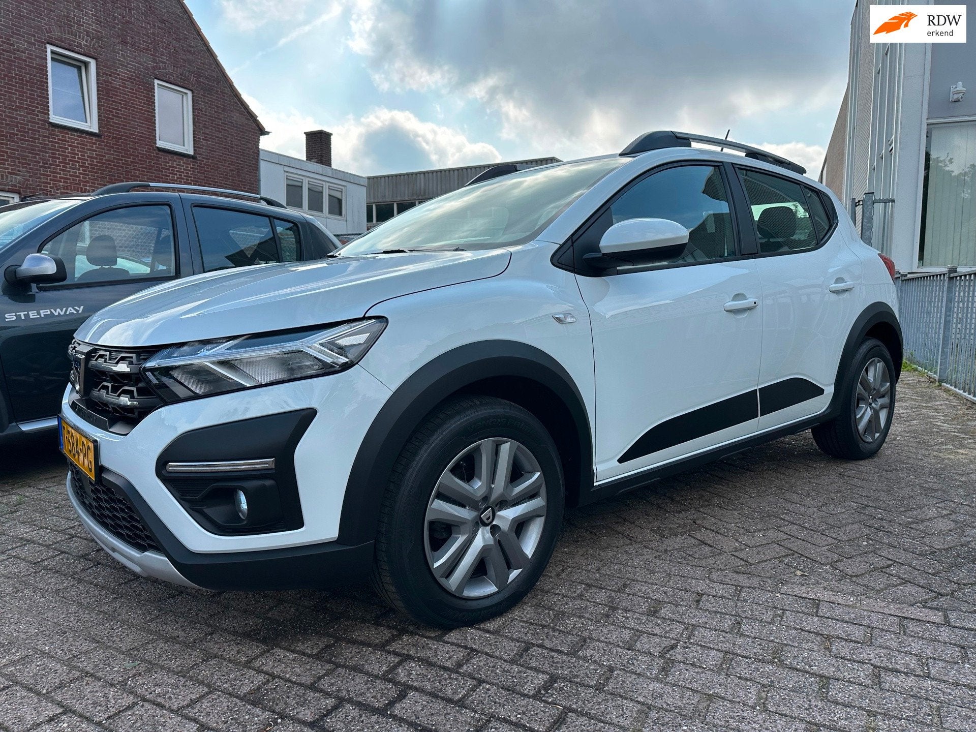 Dacia Sandero Stepway 1.0 TCe 90 Comfort * AUTOMAAT * PDC *, Auto's, Dealer onderhouden, Stof, 91 pk, 19 km/l