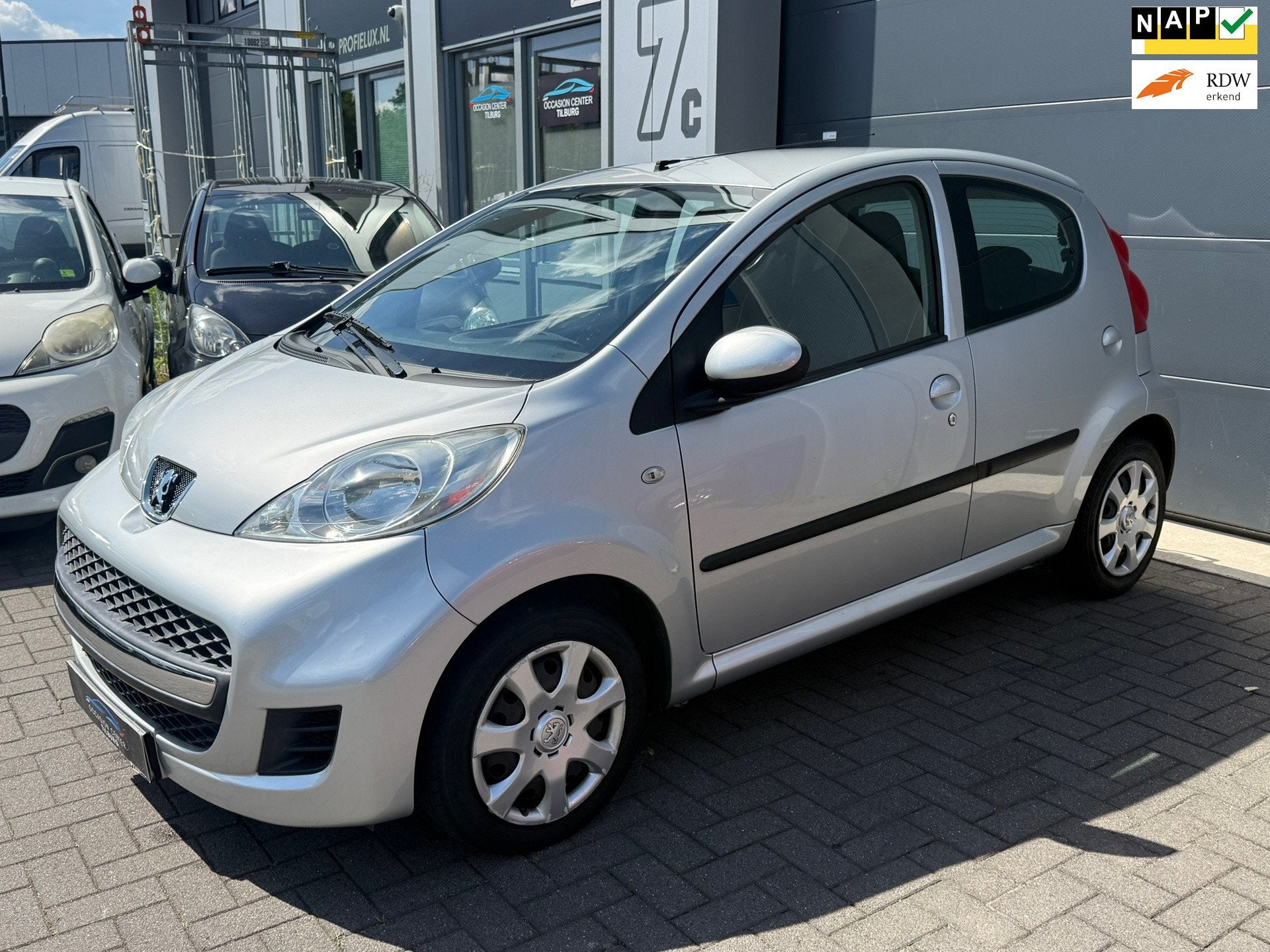 Peugeot 107 1.0 AIRCO | ELEKTR PAKKET | APK 12-26 | NAP |, Voorwielaandrijving, Stof, Gebruikt, 4 stoelen