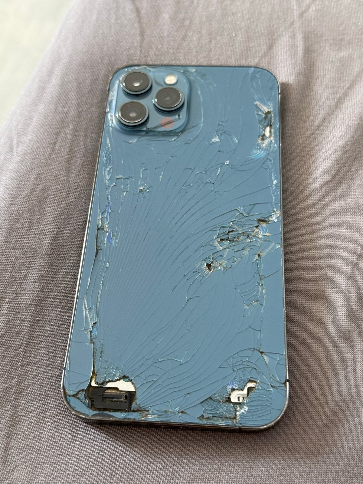 Werkende iPhone 12 Pro Max - beschadigd, Telecommunicatie, Mobiele telefoons | Apple iPhone, Blauw, Zonder simlock, Zonder abonnement