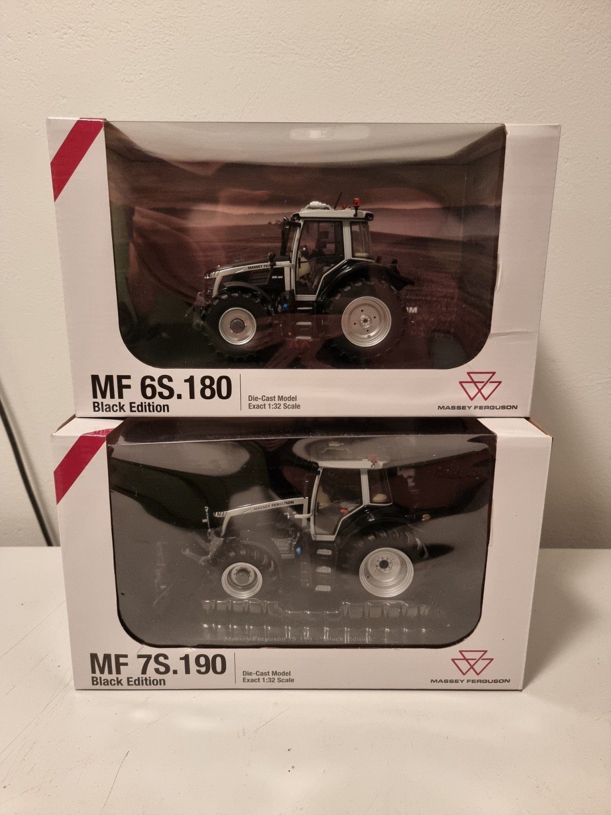 Massey Ferguson 6S.180  + Massey Ferguson 7S.190 Zwart  UH, Hobby en Vrije tijd, Modelauto's | 1:32, Ophalen of Verzenden, Nieuw