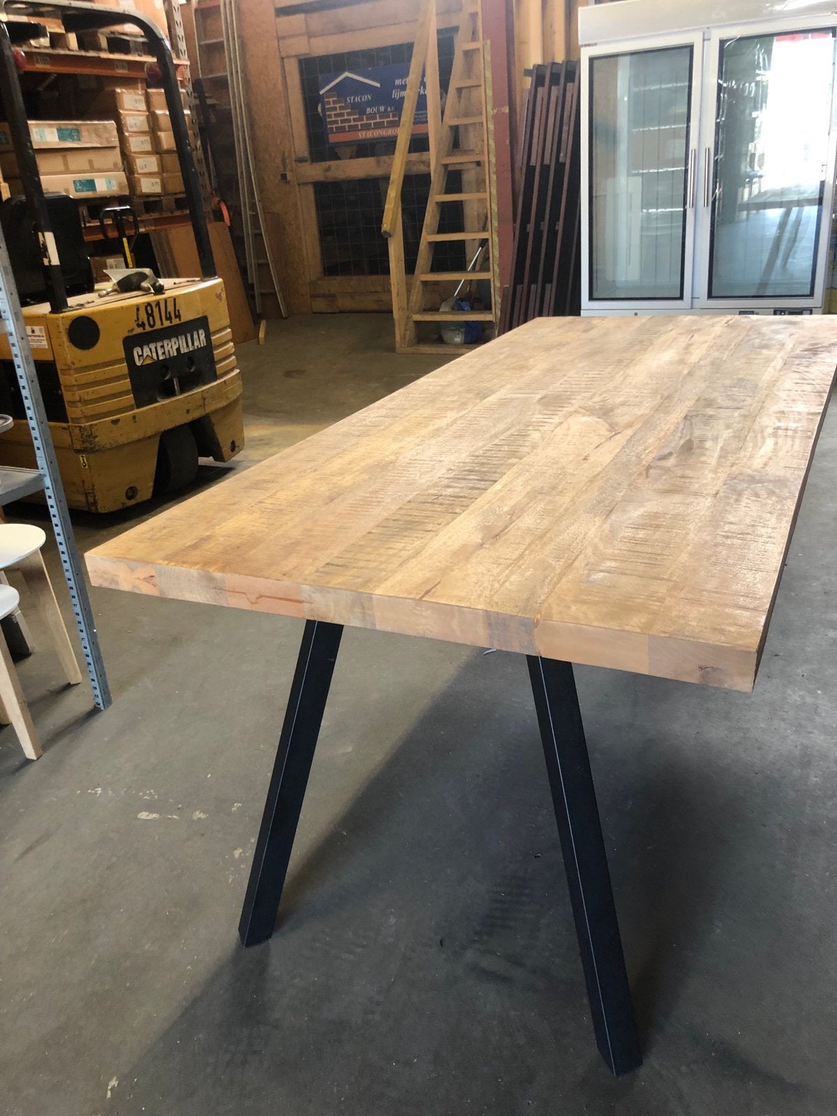 Nieuwe massief mango houten tafel met stalen poten., Huis en Inrichting, Tafels | Eettafels, ., 100 tot 150 cm, ., .