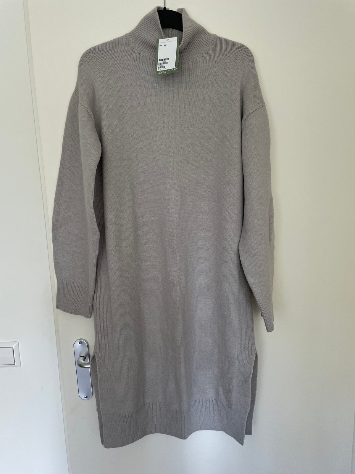 Nieuw met prijsk licht taupekleur gebreide jurk van h&m Xs/S, Bruin, Nieuw, Ophalen of Verzenden, Maat 36 (S)