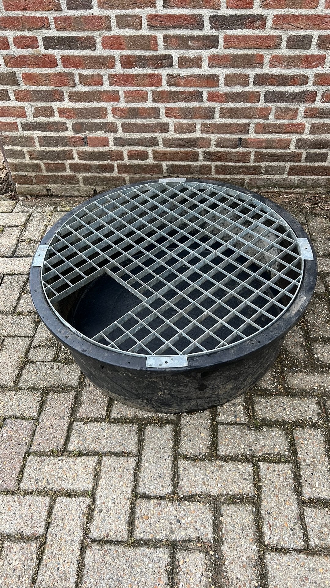 Bak met rooster (waterput) - Diameter 87cm, Hoogte 30cm, Ophalen, Gebruikt
