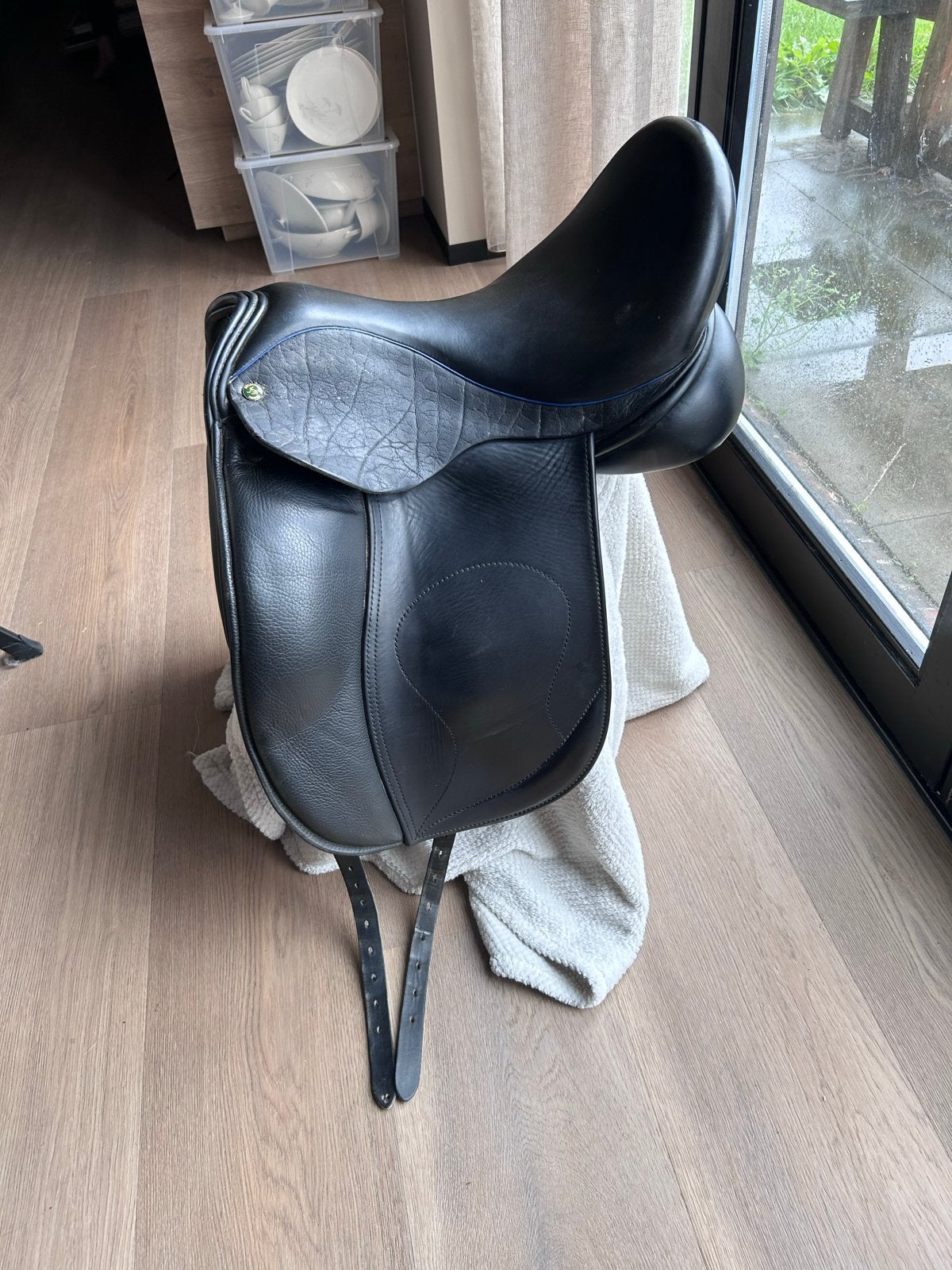 Mooi Hulsebos WB4 zadel 17,5 inch met blauwe bies uit 2023, Dieren en Toebehoren, Paarden en Pony's | Zadels, Hulsebos, L (17.5 inch)