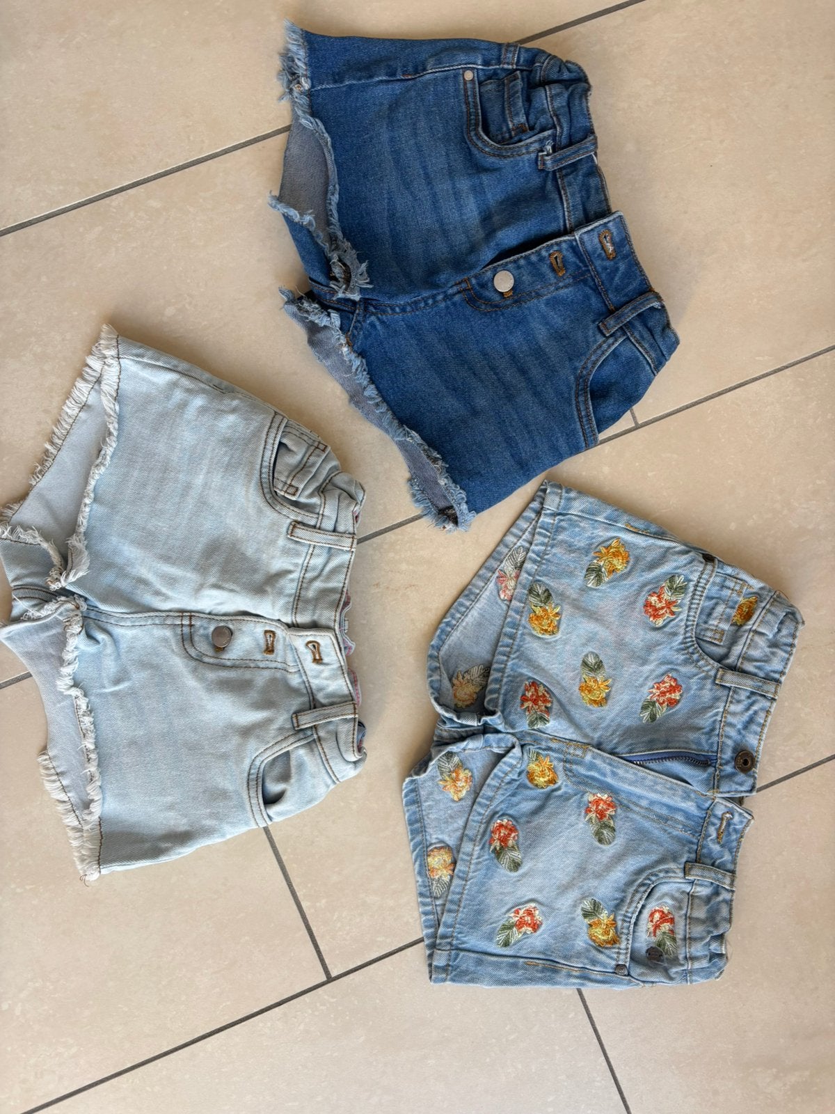 Nieuw zgan drie korte broeken hema jill & mitch 134-140, Ophalen of Verzenden, Zo goed als nieuw, Meisje, Broek