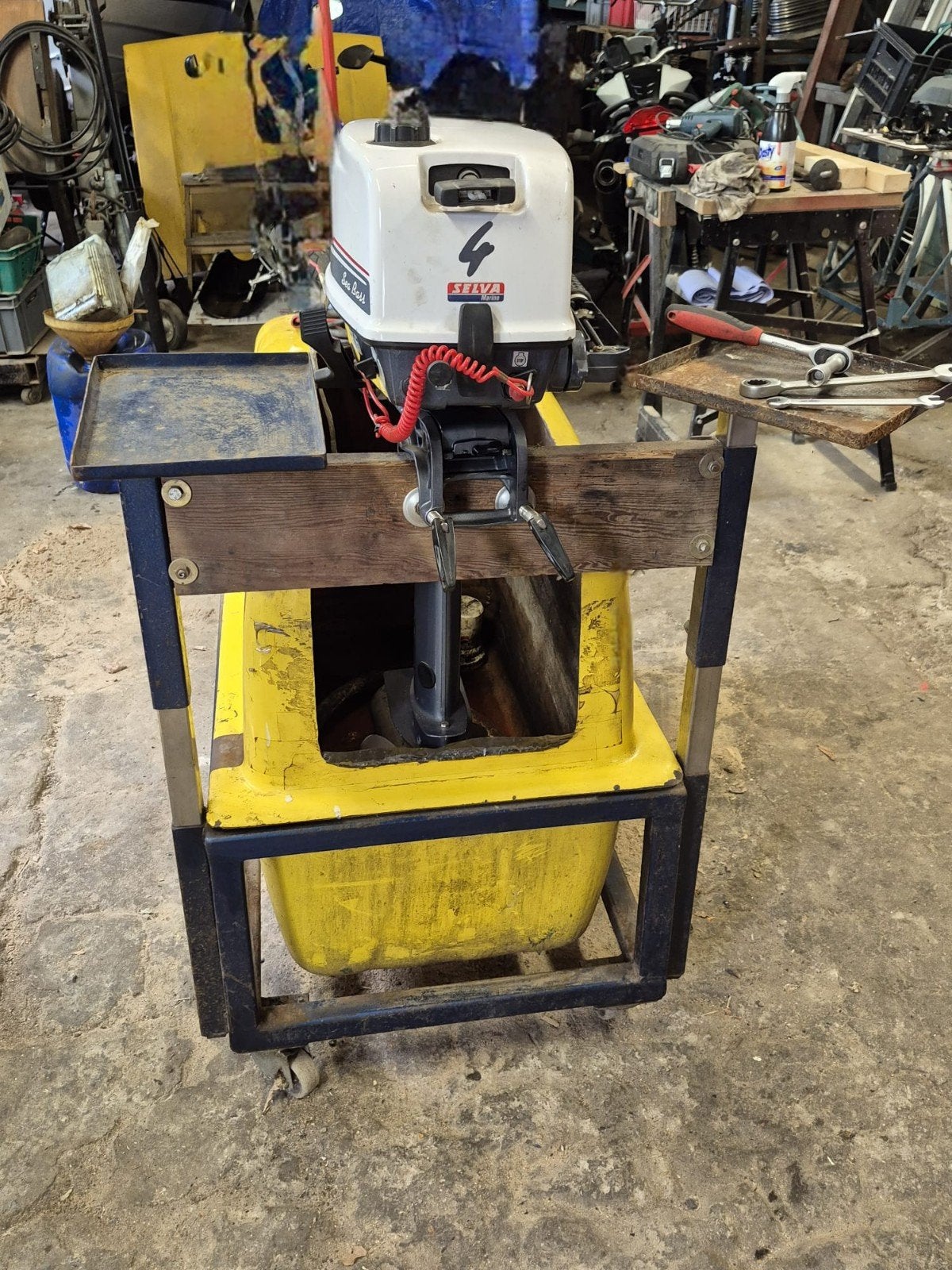 Testbak voor inboard of outboard motor, Ophalen