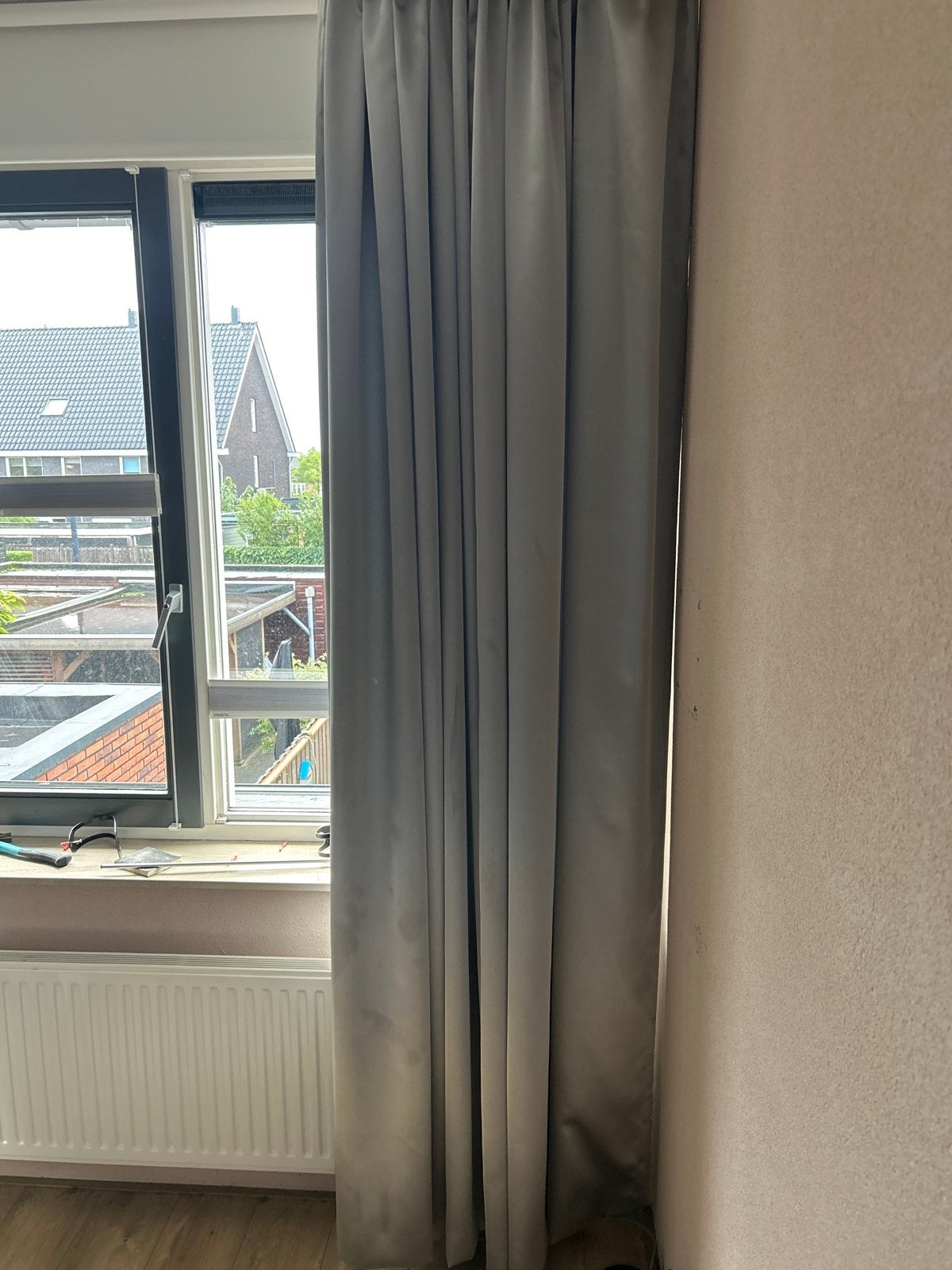 Grijze gordijnen 2x 270x270 cm - Zo goed als nieuw, Ophalen of Verzenden, Zo goed als nieuw, Grijs, Gordijn