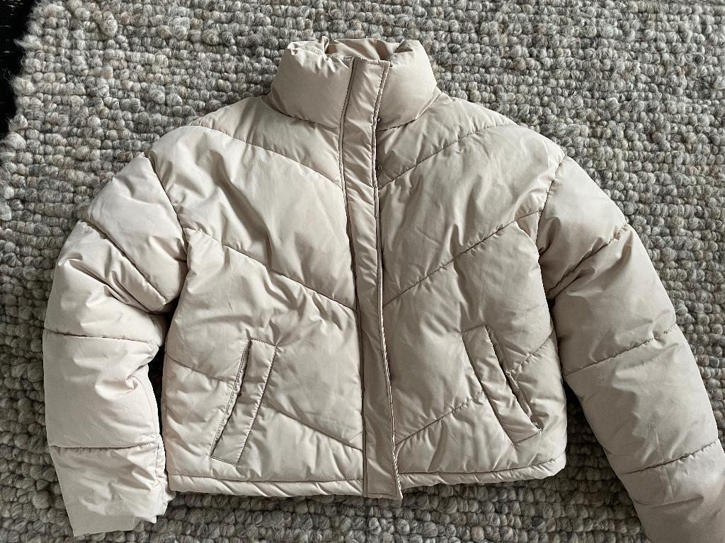 NAKD / NA-KD creme beige puffer jas in maat 36, Kleding | Dames, Jassen | Winter, Ophalen of Verzenden, Zo goed als nieuw, Maat 36 (S)