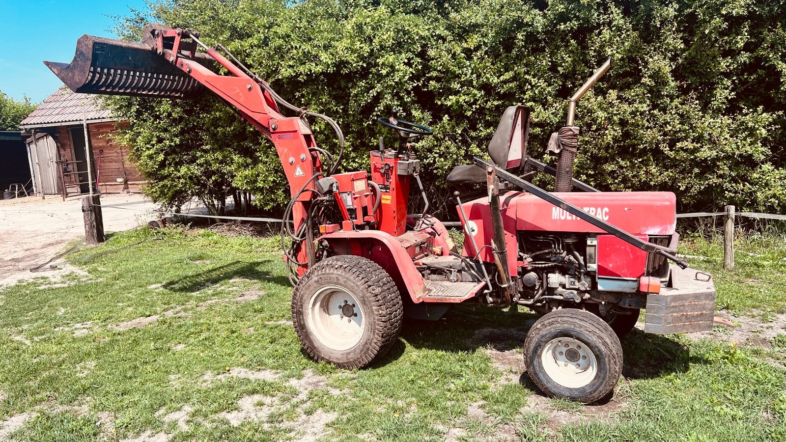 Shibaura S320 compact tractor met voorlader en graafbak, Zakelijke goederen, Overige merken, Gebruikt, Meer dan 10000, Ophalen of Verzenden