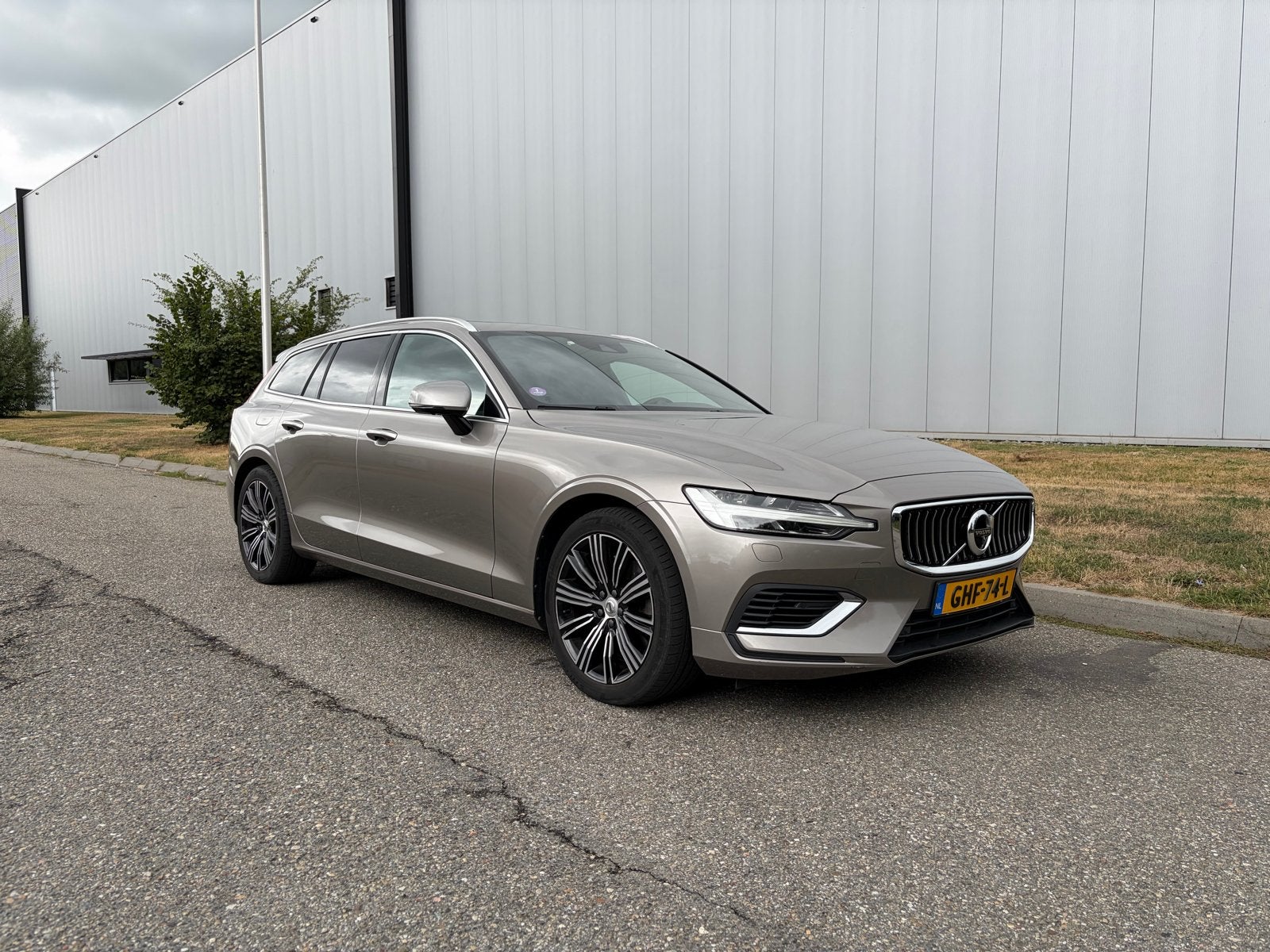 Volvo V60 T8 Inscription Twin Engine AWD, Auto's, Automaat, Parkeerassistent, Zwart, 4 cilinders