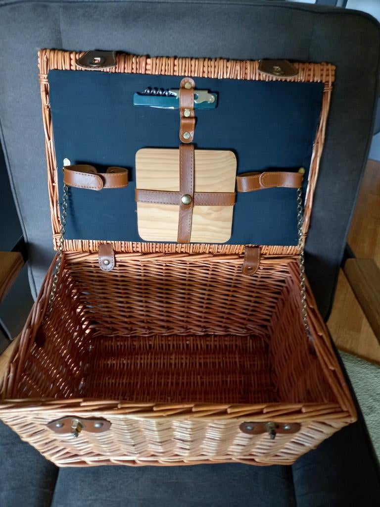 Picknick maand, vintage, rotan koffertje, Ophalen