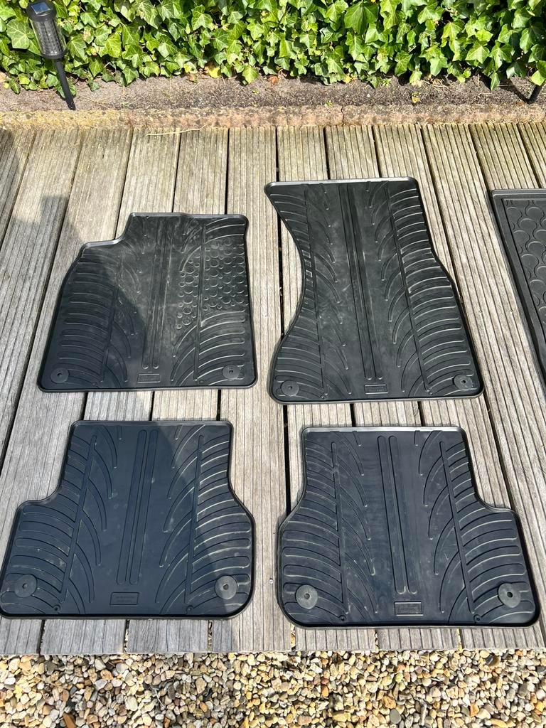 Audi A6 vloermatten set van rubber, Ophalen, Zo goed als nieuw