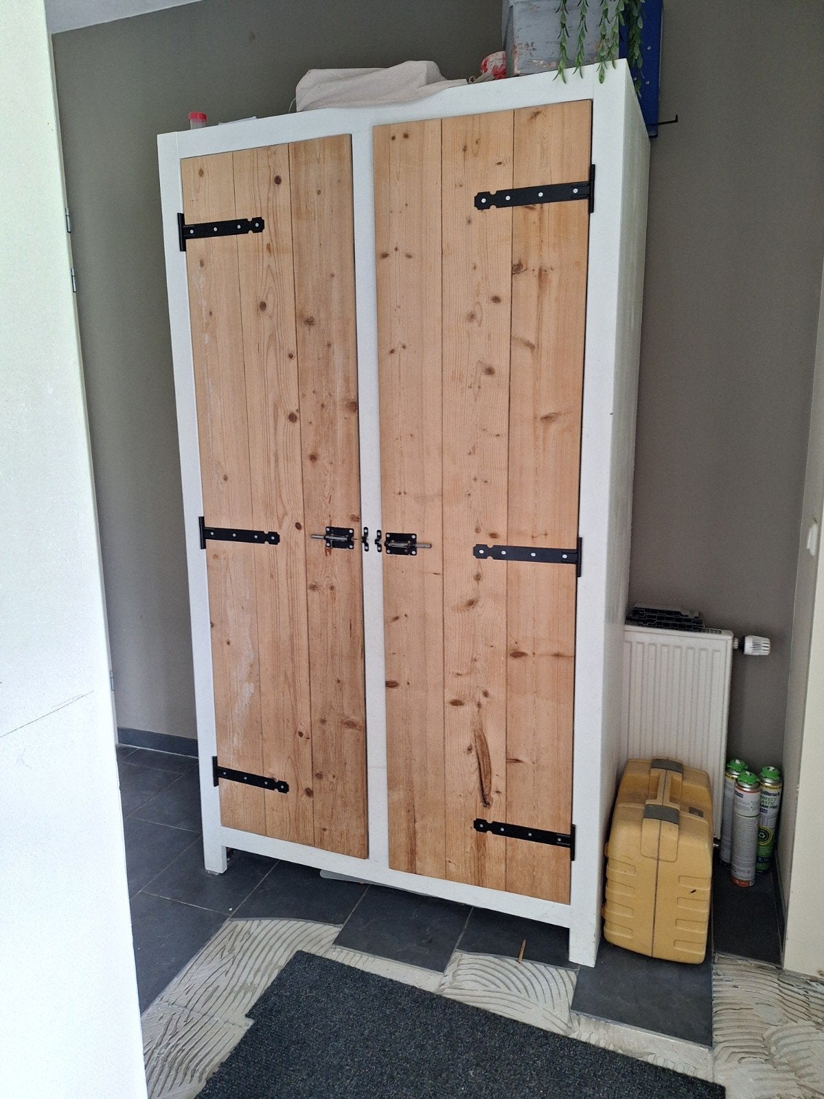Mooie zelfgemaakte kast, 199.5x112.5x58 cm, Ophalen, Zo goed als nieuw