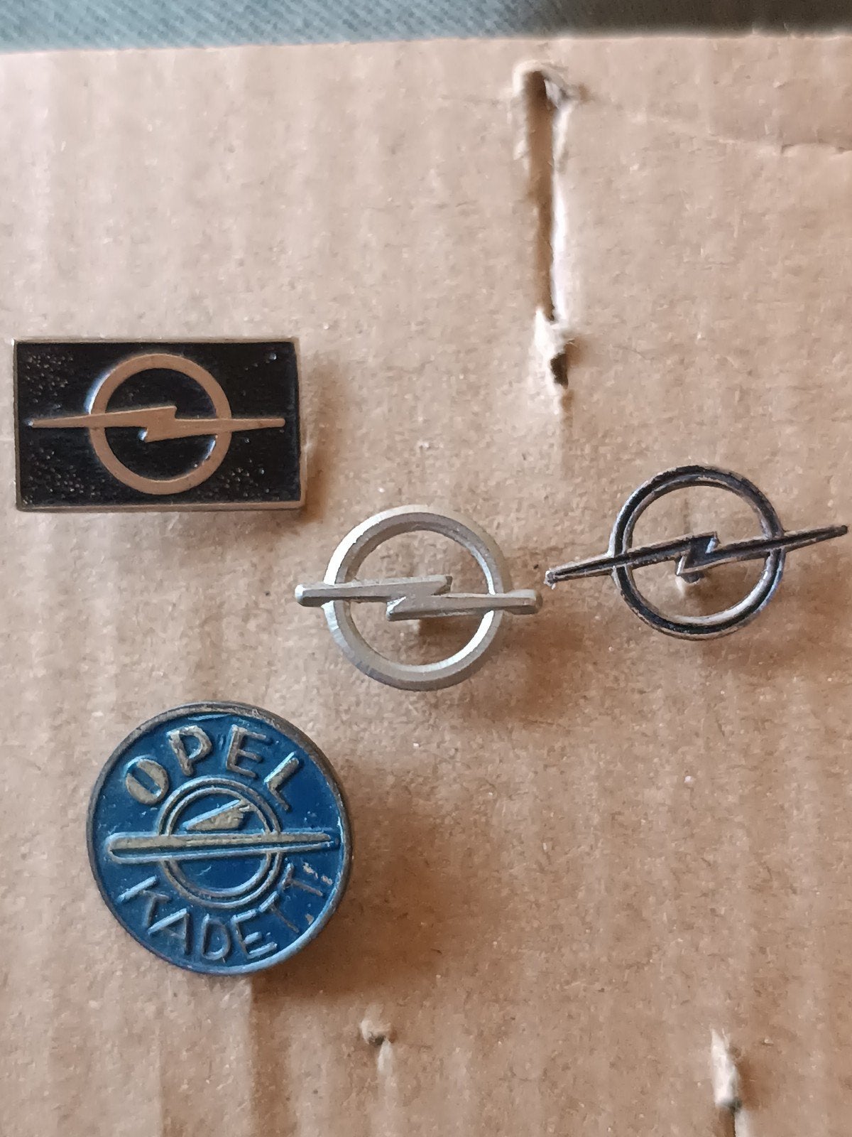 Opel pinnetjes speldjes spangen, Ophalen of Verzenden, Gebruikt, Overige onderwerpen