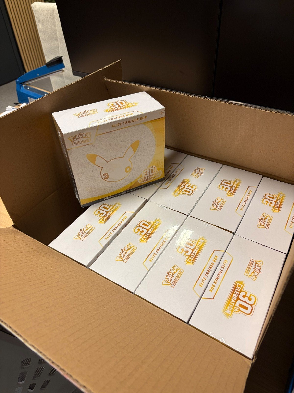 Pokémon Celebrations Elite Trainer Box Case (10 stuks), Ophalen, Nieuw, Overige typen