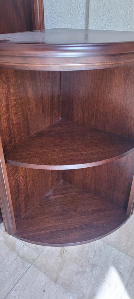 Mooie houten hoekkast met twee planken 2 stuks, Huis en Inrichting, Kasten | Boekenkasten, Ophalen, Met plank(en), Gebruikt, 50 tot 100 cm